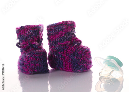 Foto: gestrickte Kinderschuhe - lila gestrickte Kinderschuhe - lila