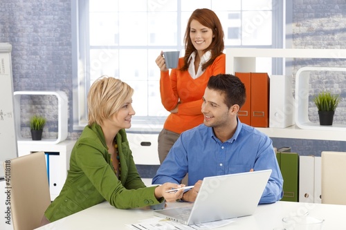 Foto: Office team at work Office team at work