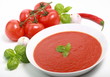 Tomatensuppe auf weiß