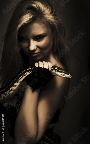 Photo: Mysterious Dark Sorceress Mysterious Dark Sorceress