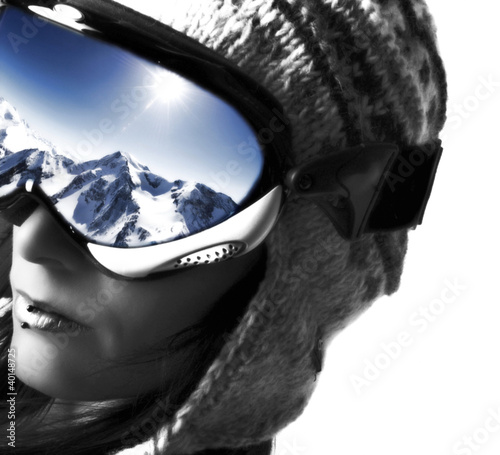 Photo: femme et son masque de ski femme et son masque de ski