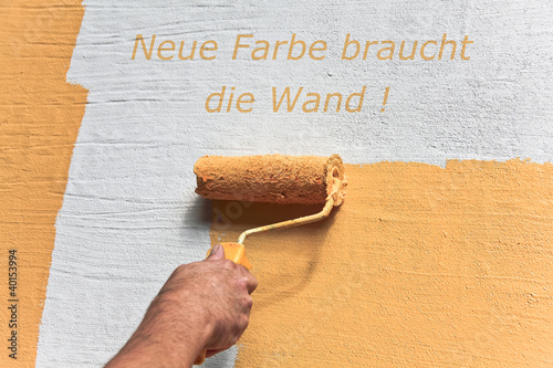 Photo: die Wand wird gestrichen die Wand wird gestrichen