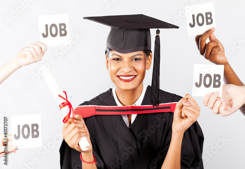 Foto: happy female indian graduate with job offers happy female indian graduate with job offers