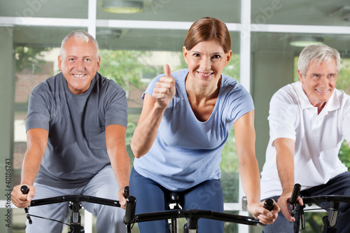Foto: Daumen hoch im Spinning-Kurs Daumen hoch im Spinning-Kurs