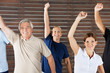 Jubelnde Senioren im Fitnesscenter