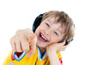 Foto: young boy listening to music on headphones young boy listening to music on headphones