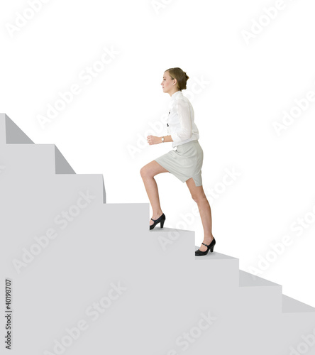 Photo: Jeune femme montant des escaliers Jeune femme montant des escaliers