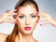 Foto: Woman with bright red lips and manicure Woman with bright red lips and manicure