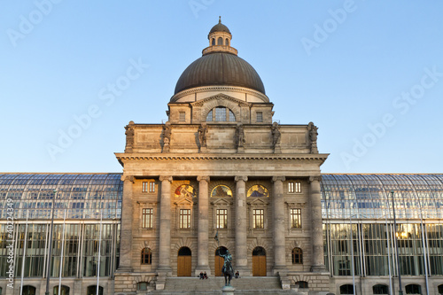 Foto: Bayerische Staatskanzlei, München, Abendstimmung Bayerische Staatskanzlei, München, Abendstimmung