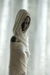 Statuette de femme voilée