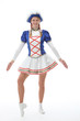 Hübsche Frau in Uniform im Karneval oder Fasching tanzt