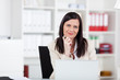 Photo: seriöse frau im büro seriöse frau im büro