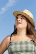 Junges Teenager Mädchen mit Sonnenhut