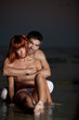 Foto: young couple having fun on the beach young couple having fun on the beach