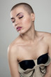 Foto: Beautiful woman with extreme hairdo Beautiful woman with extreme hairdo