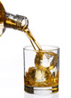 Sirviendo whisky,bebida alcohólica. Sirviendo whisky,bebida alcohólica.