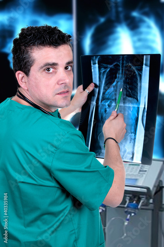 Photo: doctor check x-ray doctor check x-ray