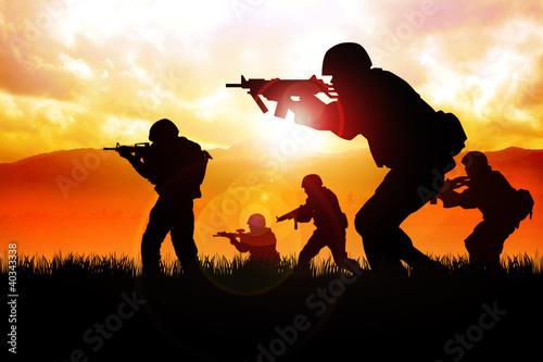 Illustration: Silhouette illustration of soldiers on the field Silhouette illustration of soldiers on the field