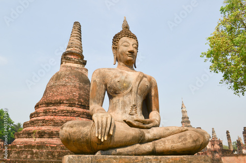 Photo: Un bouddha au site de Sukhothaï Un bouddha au site de Sukhothaï
