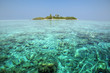 Foto: Turquoise Lagoon / Atoll with beach on the Maldives (Malediven) Turquoise Lagoon / Atoll with beach on the Maldives (Malediven)