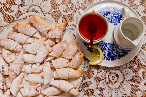 Foto: Homemade heap of cookies and cup of tee Homemade heap of cookies and cup of tee