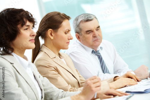 Foto: Concentrated businesspeople Concentrated businesspeople