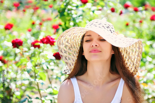 Photo: Young woman wearing sun hat Young woman wearing sun hat