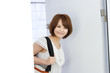 Foto: Beautiful young woman opening door Beautiful young woman opening door