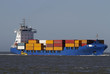 Containerschiff mit Lotsenboot