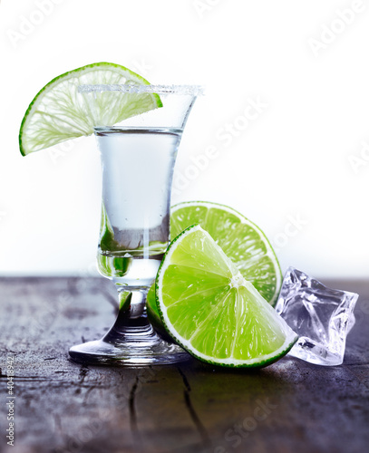 Photo: Tall glass with cool drink and lime slice Tall glass with cool drink and lime slice