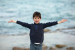 niño en la playa