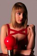 Jeune femme en rouge. Jeune femme en rouge.