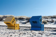 Foto: Blauer und gelber Strandkorb Blauer und gelber Strandkorb