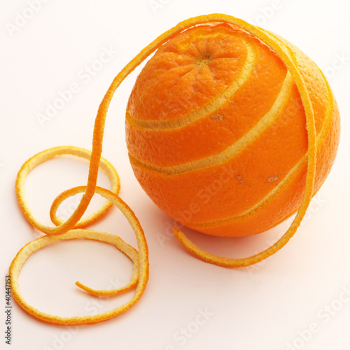 Photo: une orange et son filament une orange et son filament