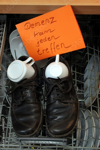 Foto: Schuhe im Geschirrspüler Demenz SChild Schuhe im Geschirrspüler Demenz SChild