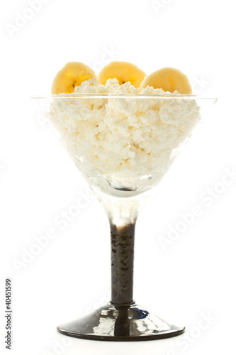 Foto: Home milk cheese with fruit Home milk cheese with fruit