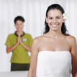 Foto: A siamese massage therapist welcoming her customer to the resort spa. A siamese massage therapist welcoming her customer to the resort spa.
