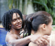Foto: A african american man standing behind four ladies in the pool. A african american man standing behind four ladies in the pool.