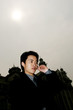 Foto: Businessman talking on the bluetooth. Businessman talking on the bluetooth.