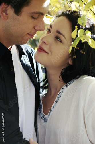 Foto: Couple looking adoringly at each other. Couple looking adoringly at each other.