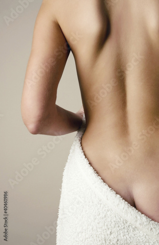 Foto: Back shot of a naked woman. Back shot of a naked woman.