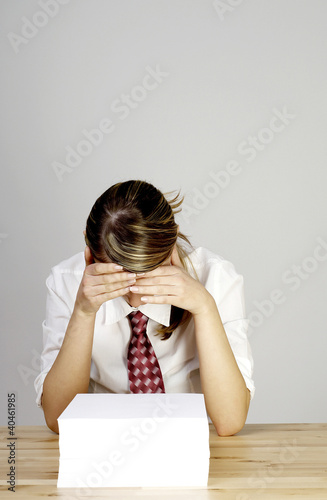 Foto: An overworked businesswoman. An overworked businesswoman.