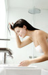 Foto: Woman washing her hair on the basin Woman washing her hair on the basin