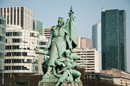 Photo: statues esplanade de la défense à Paris statues esplanade de la défense à Paris