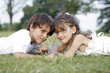 Foto: Boy and girl sharing a drink Boy and girl sharing a drink