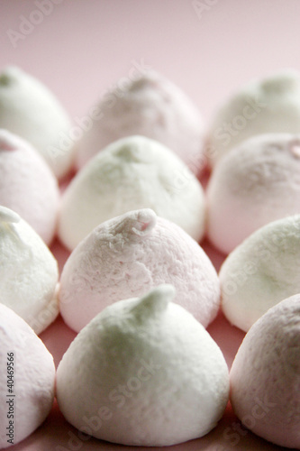 Foto: White marshmallows. White marshmallows.