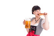 Junge Frau im Dirndl mit Bierkrug und Brezel
