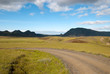 Paesaggio con strada sterrata a Vik in Islanda Paesaggio con strada sterrata a Vik in Islanda
