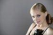 Foto: Young woman holding a glass of champagne Young woman holding a glass of champagne