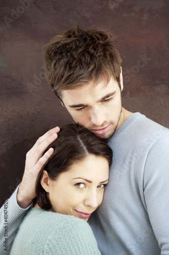 Foto: Couple hugging each other Couple hugging each other
